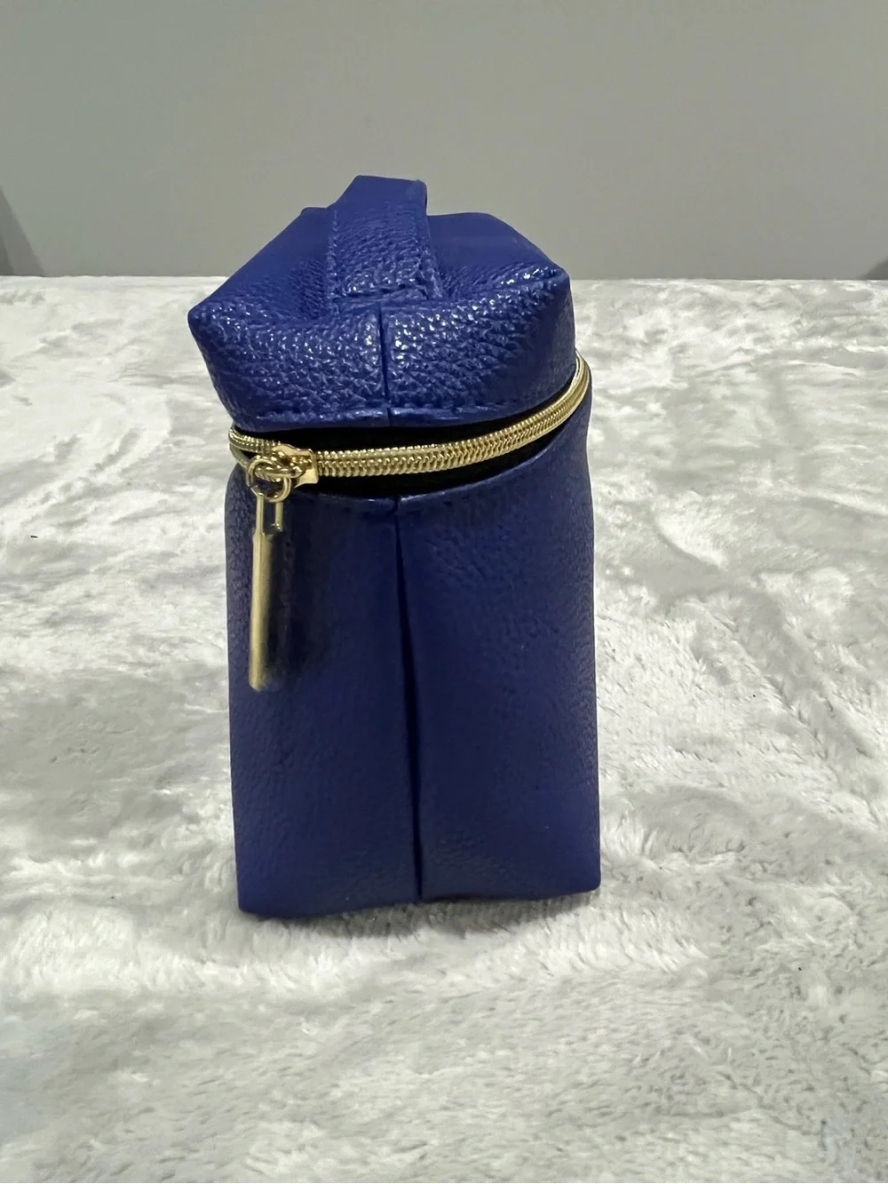 Elizabeth Arden Cobalt Blue Faux Pebble-Leather Cosmetic Train Case 💙✨